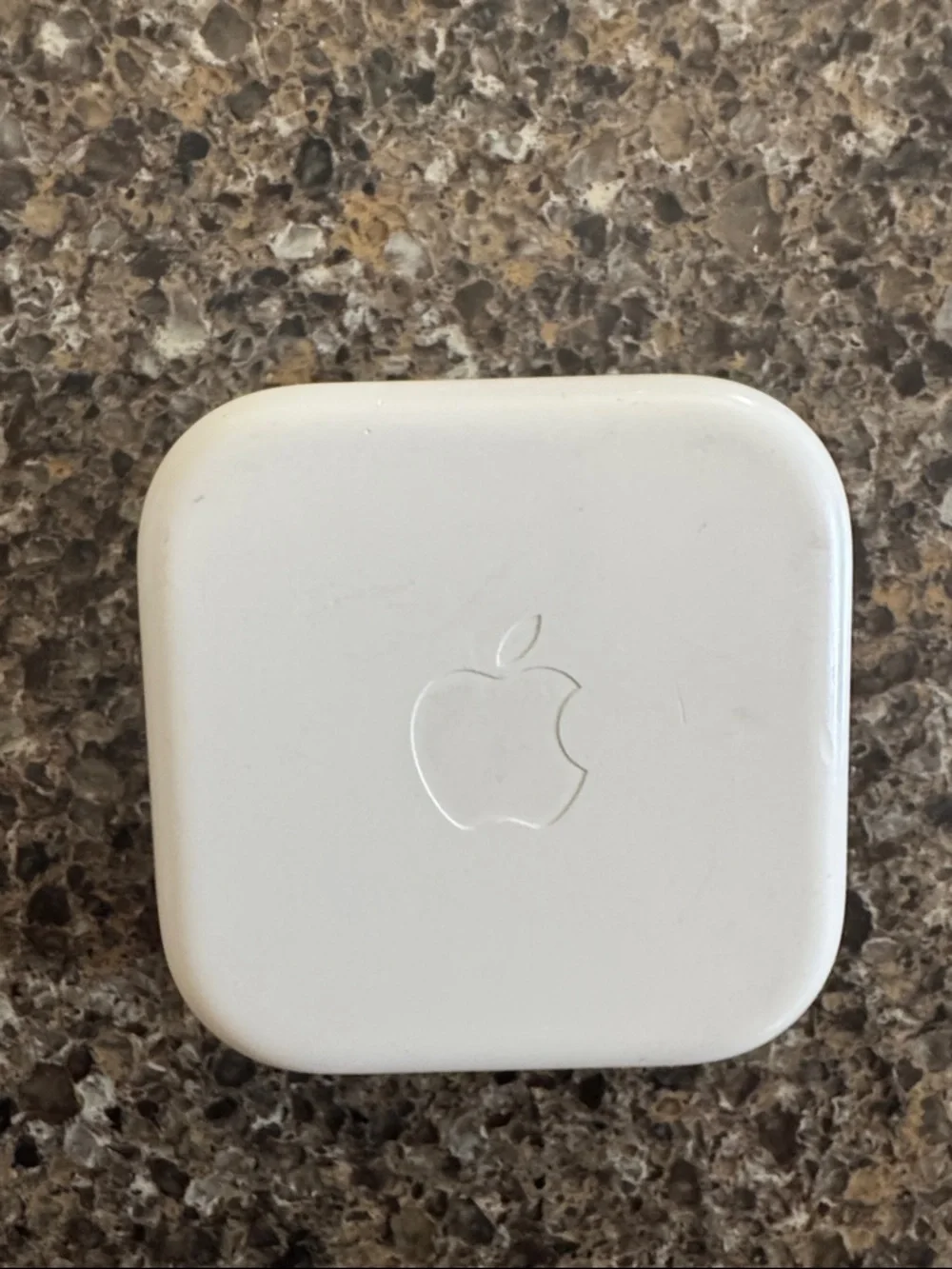 NEW Wired Apple White EarPods with volume and Mic on cord
